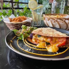 Picture for category Hot Food, Sandwich & Salad