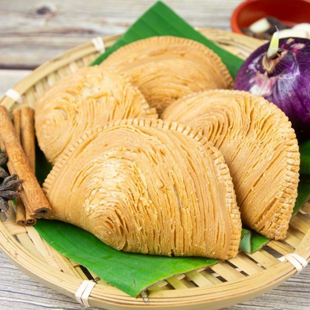 Picture of Shell Curry Chicken Puff