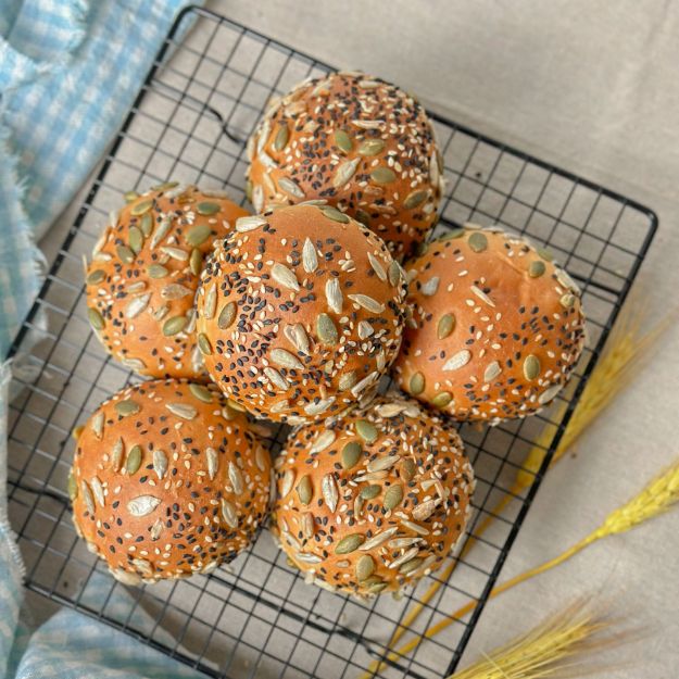Picture of Multiseed Bun