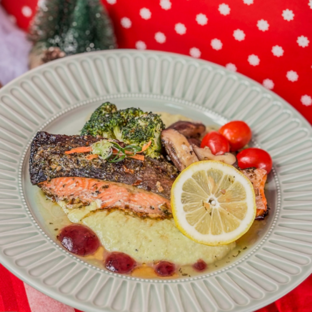 Picture of Grilled Salmon with Mashed Peas