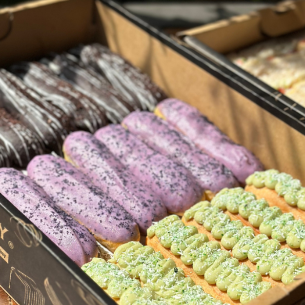 Picture of Mini Eclair Catering Box