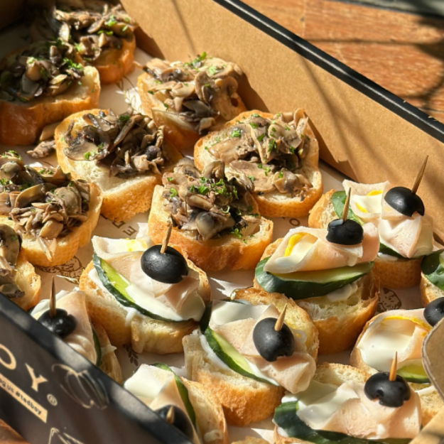Picture of Chicken Cheese & Mushroom Sourcream Canape Catering Box