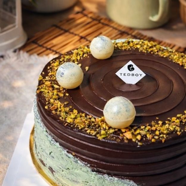 Picture of [Raya] Emerald Pistachio Kunafa  6 inch Cake [OOS]