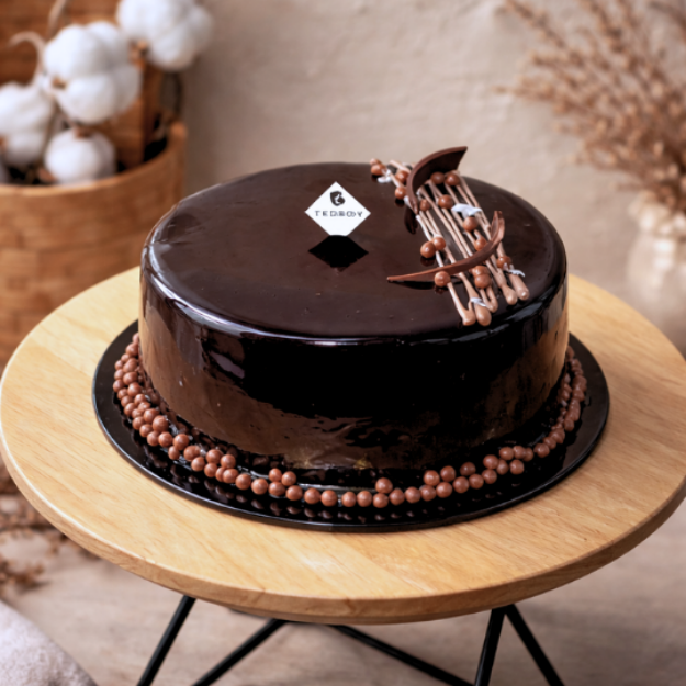 Picture of Salted Hazelnut Praline Cake (Whole)