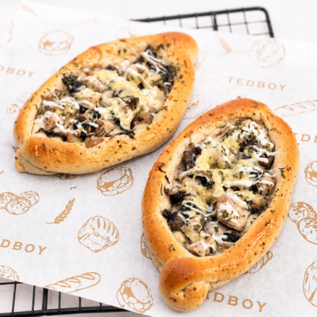 Picture of Herbed Chicken Mushroom Rye Boat